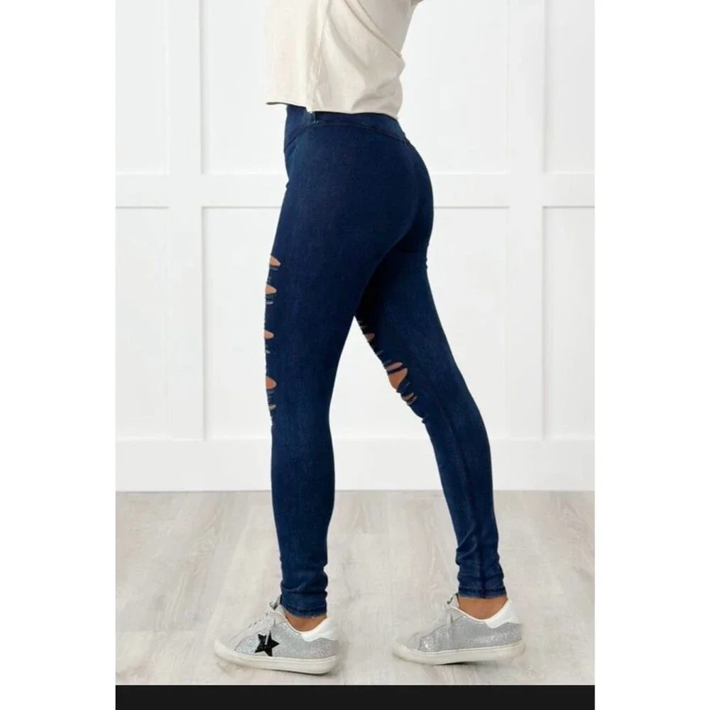 Jean jeggings womens size small fits 2-6 stretchy pants NEW distressed laser cut